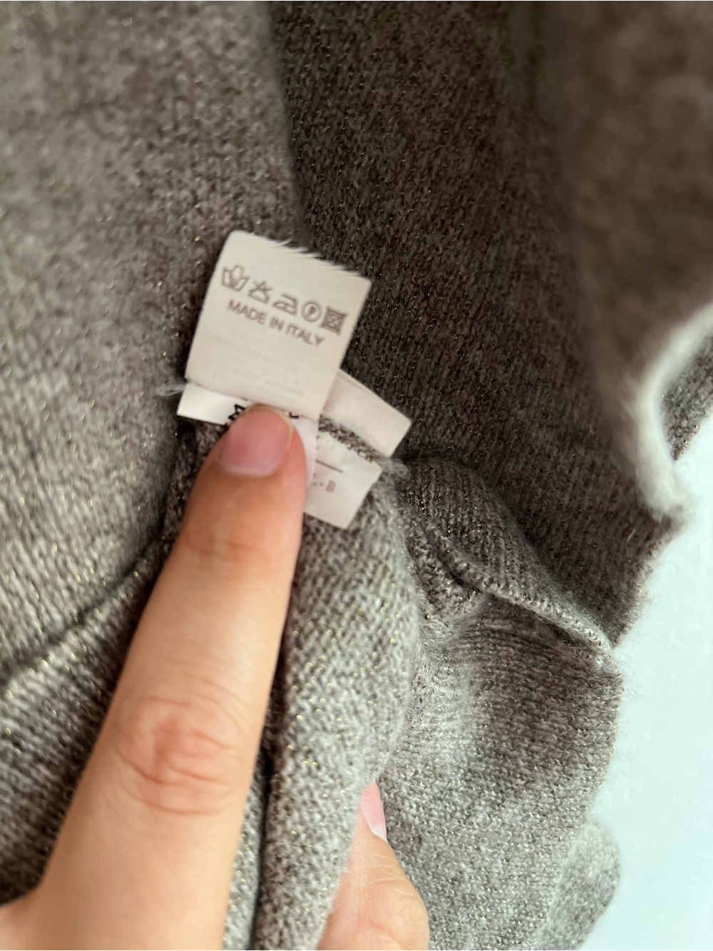 Brunello Cucinelli Taupe V-Neck Cashmere Sweater - Picture 5 of 5